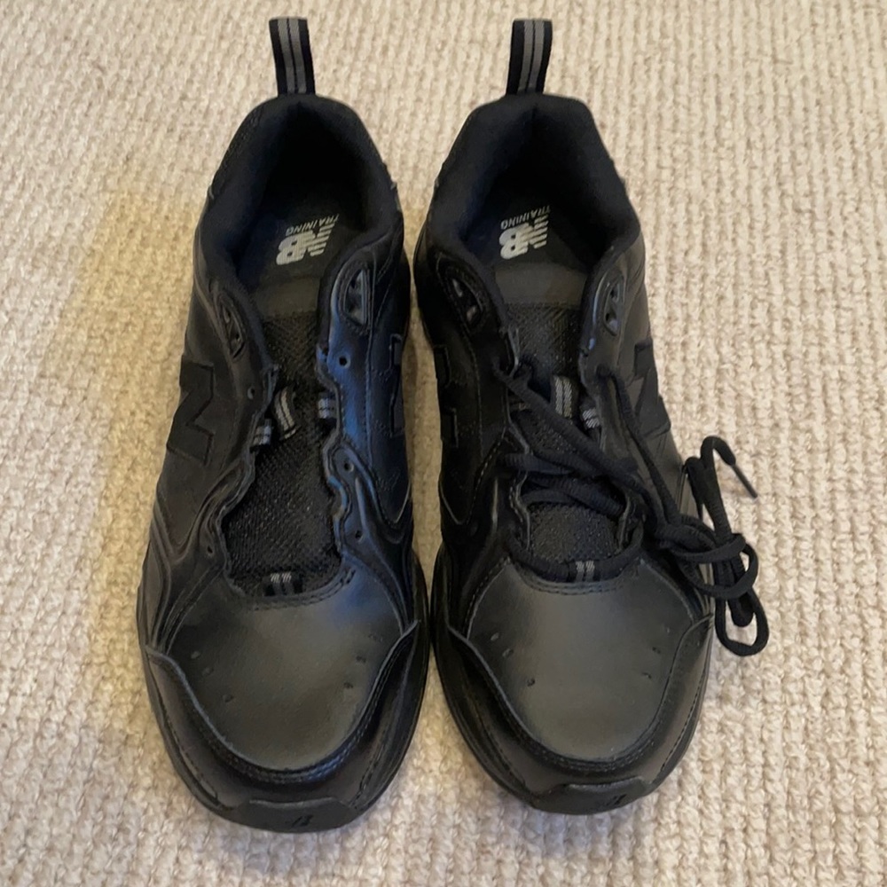 Black New Balance tennis shoes size 10